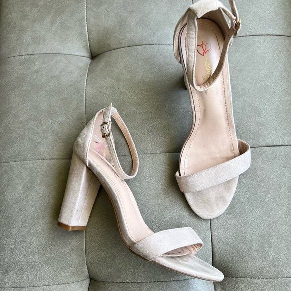 Suede Chunky heel strap sandal - Picture 5 of 9